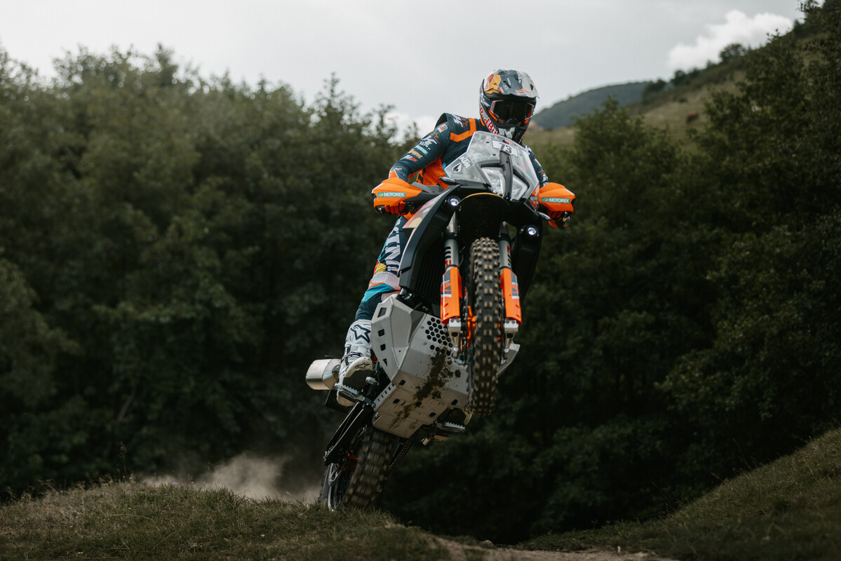 730784 2026 KTM 890 ADVENTURE R RALLY KTM 890 ADVENTURE R RALLY ACTION