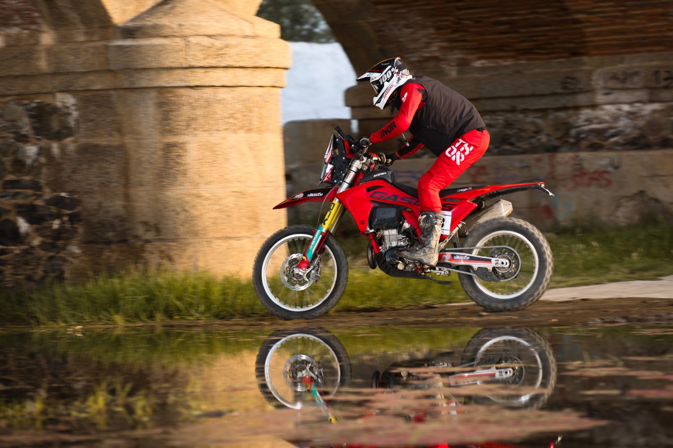 TC1 MOTOS 3 1360x907