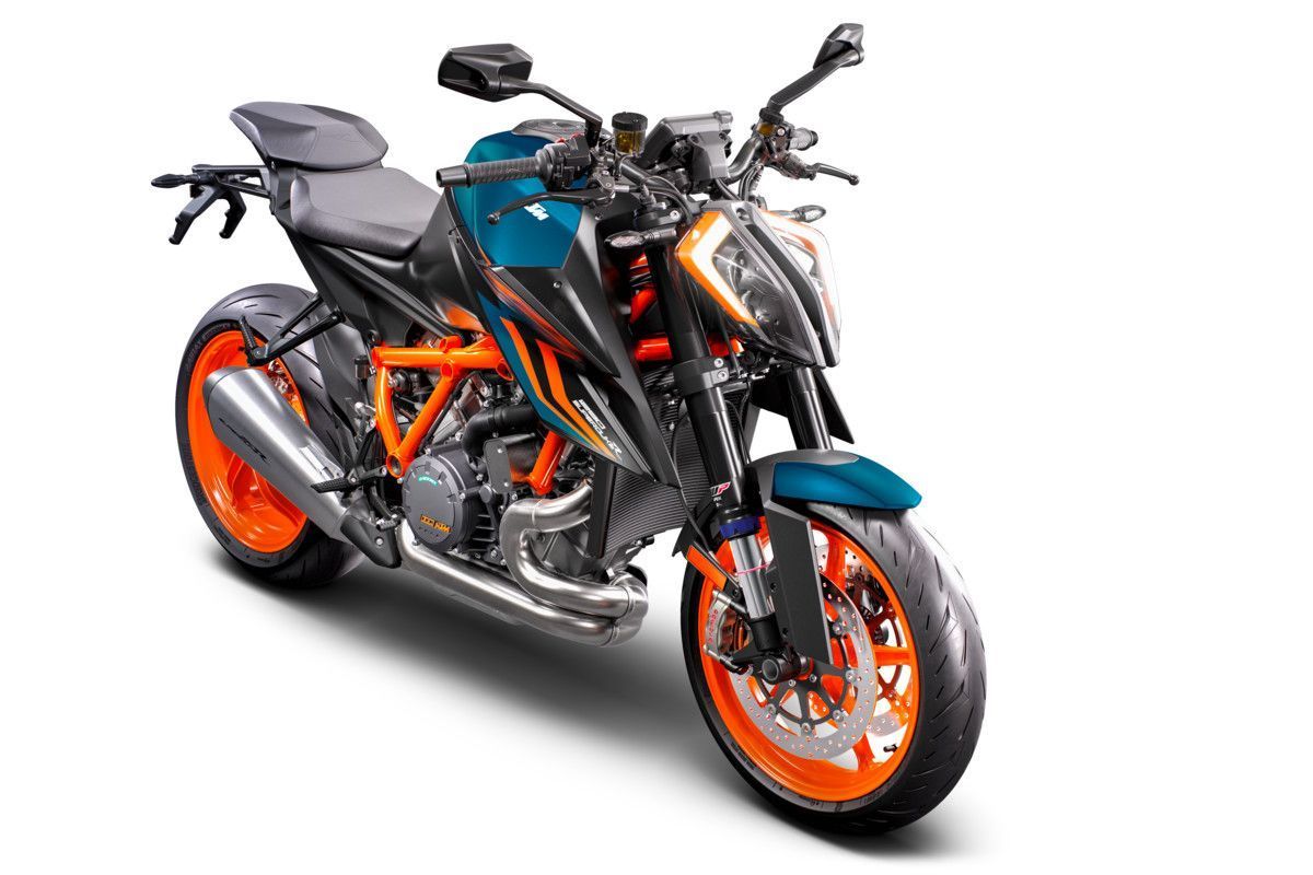 415765 MY22 KTM 1290 SUPER DUKE R EVO 45 right front 