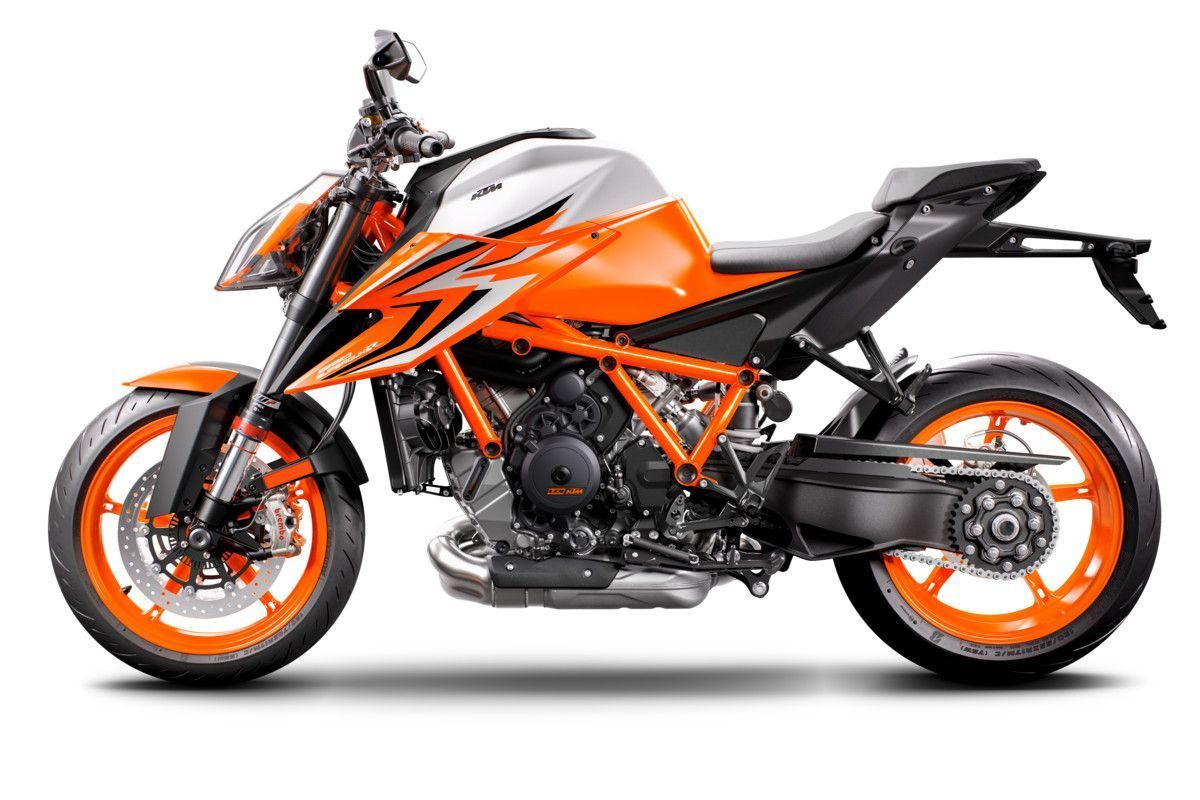 415772 MY22 KTM 1290 SUPER DUKE 90 left 