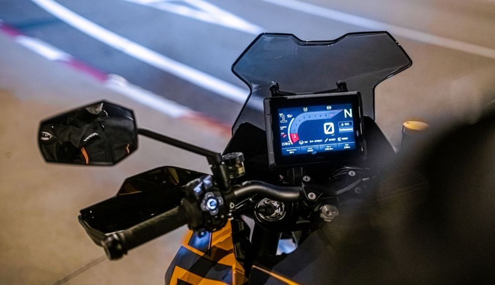 420153 my22 ktm 1290 super duke gt details parts 1 1000x575
