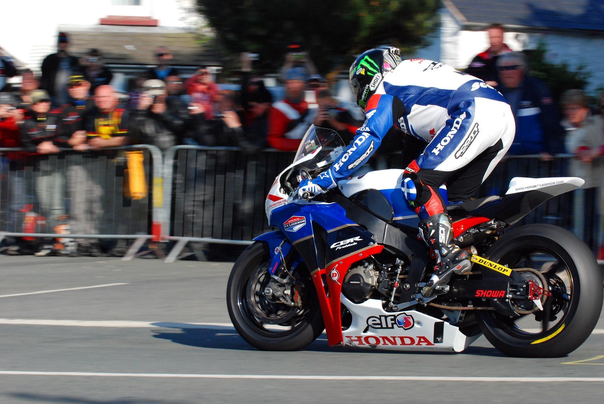 John-McGuinness-Ballaugh-Bridge-IOMTT