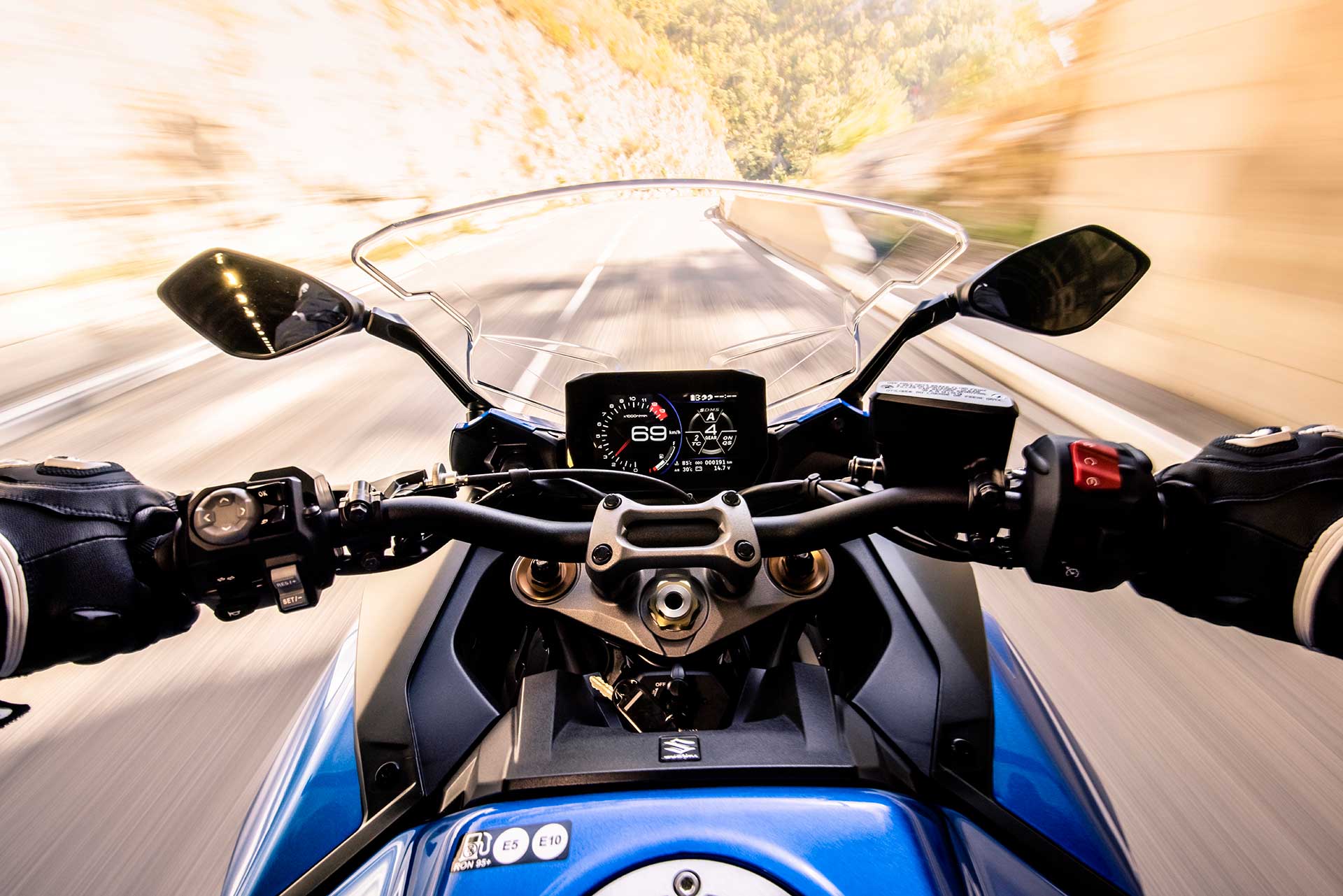 GSX S1000GT M2 Action 79