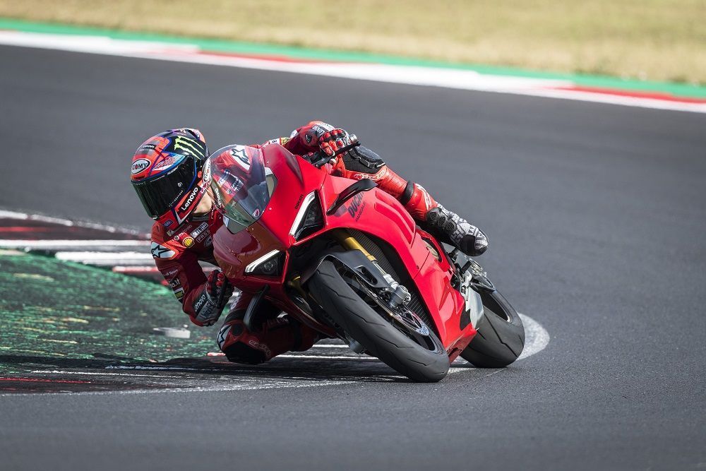 MY22 Ducati PanigaleV4S 116 UC354229 High