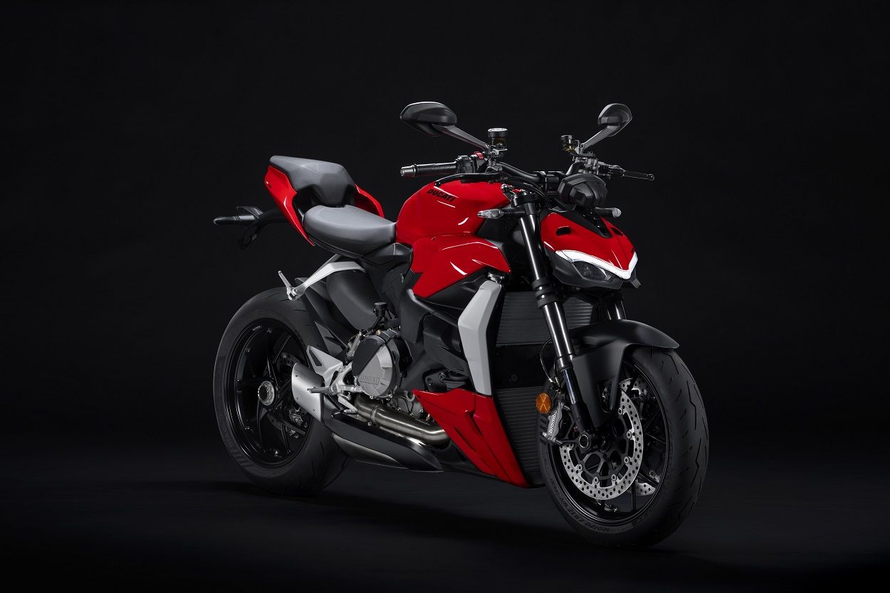 MY22 Ducati Streetfighter V2 6 UC351827 High