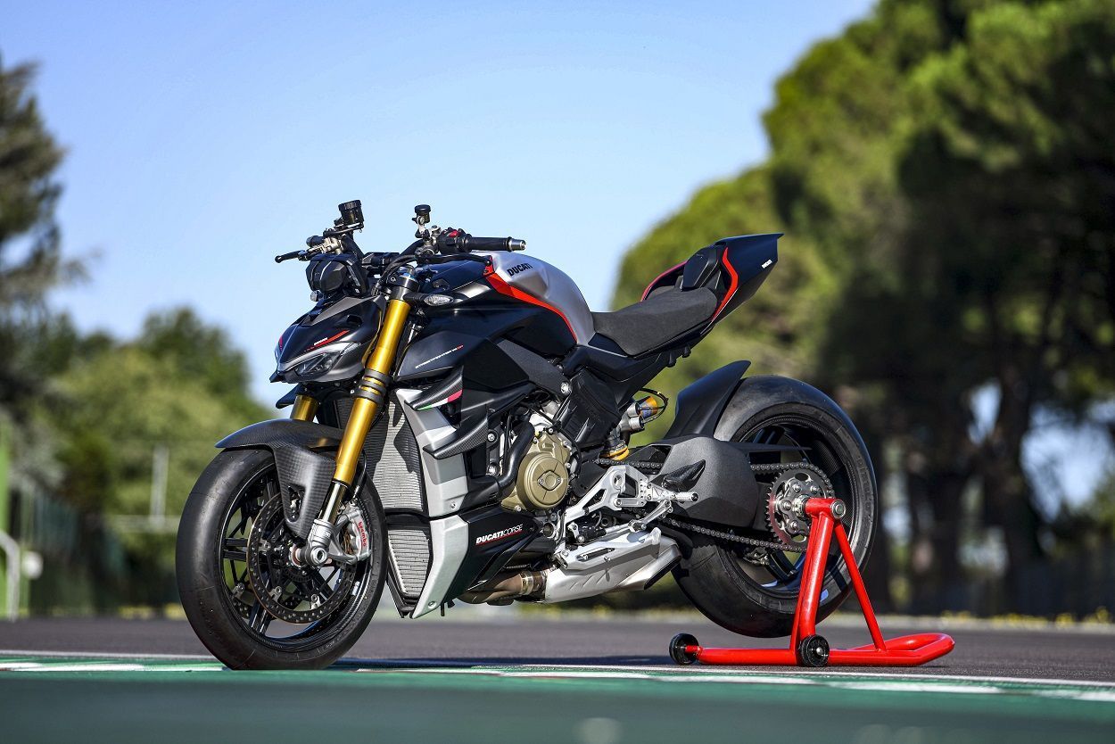 MY22 Ducati Streetfighter V4 SP 47 UC352013 High