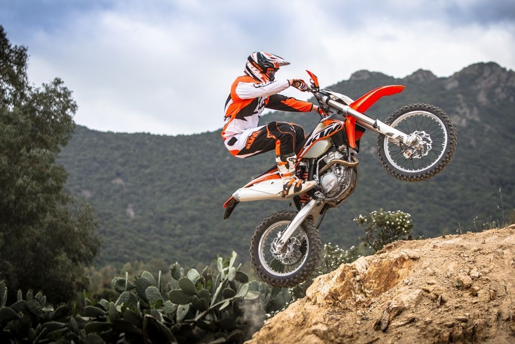 EXC F 250 action 1 ok