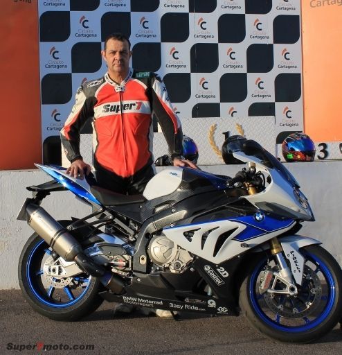 tomas posando HP4
