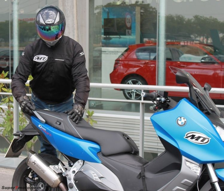 c 600 sport tomas posando