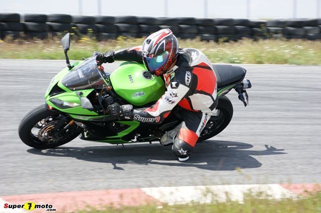 Kawasaki ZX63685