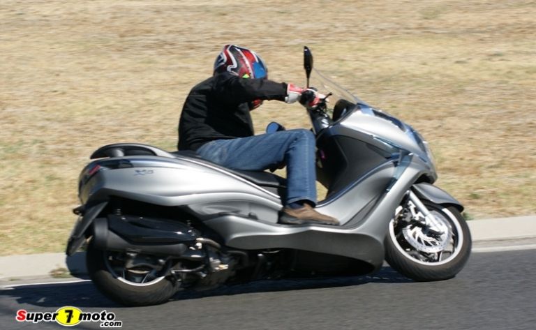 Piaggio X-10 350 750DSC01581