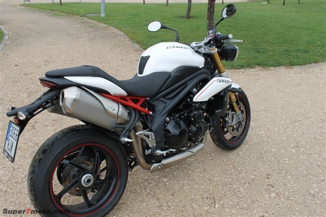 Speed Triple R Pruebas Super7