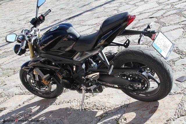 StreetTriple 03
