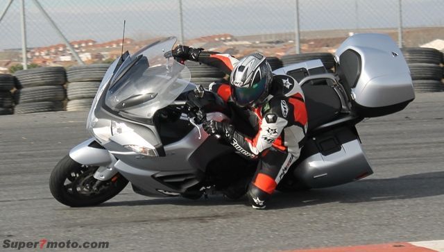 triumph trophy 1200 SE track
