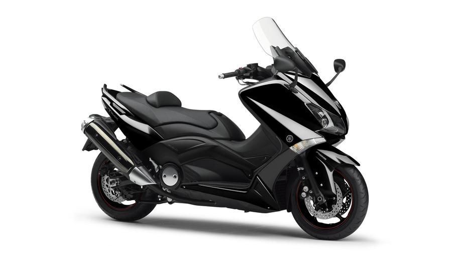 2013-Yamaha-T-MAX-ABS-EU-Solar-Black-Studio-001