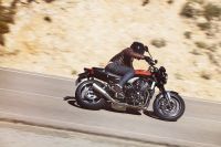 hi_18MY_Z900RS_Angle_23_Akrapovic_pipe_001