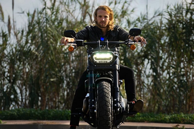 Dani Clos y Harley Davidson 1