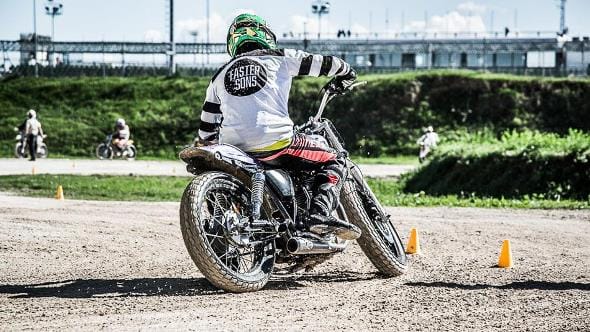 2018 06 09 Yamaha Faster Sons presente en el Motor Beach 2018 1 gal col tcm226 740757