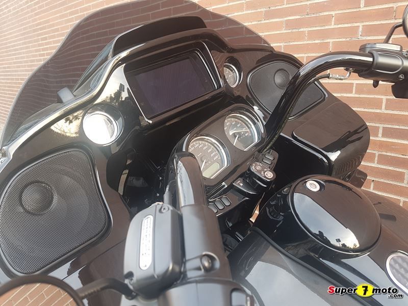 Harley Davidson Road Glide Special 11