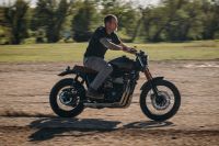 analog-motorcycles-triumph-black-and-tan-small-0032-1024x683