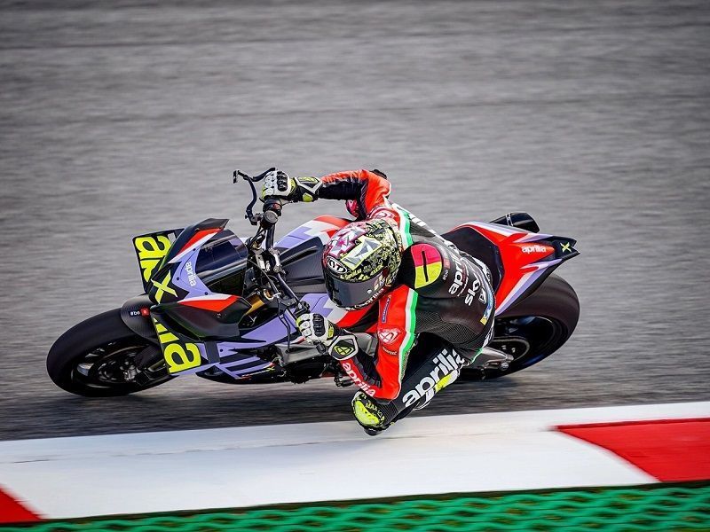 03 Aprilia Tuono V4 X