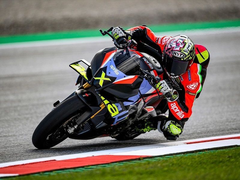 04 Aprilia Tuono V4 X