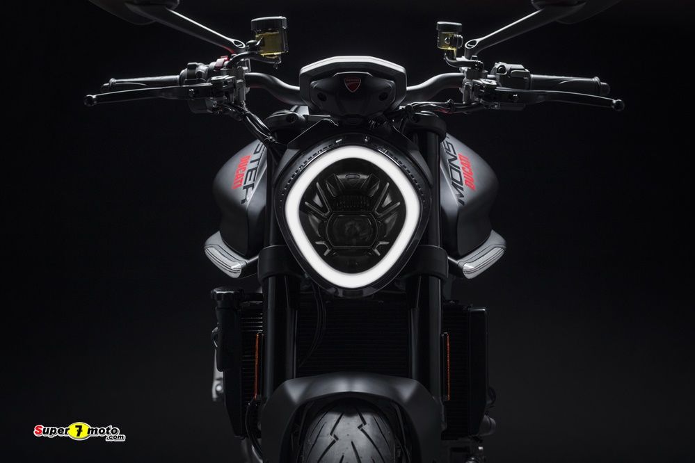 Ducati Monster 2021 1