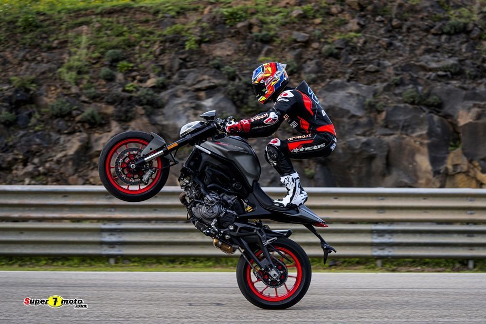 Ducati Monster 2021 7