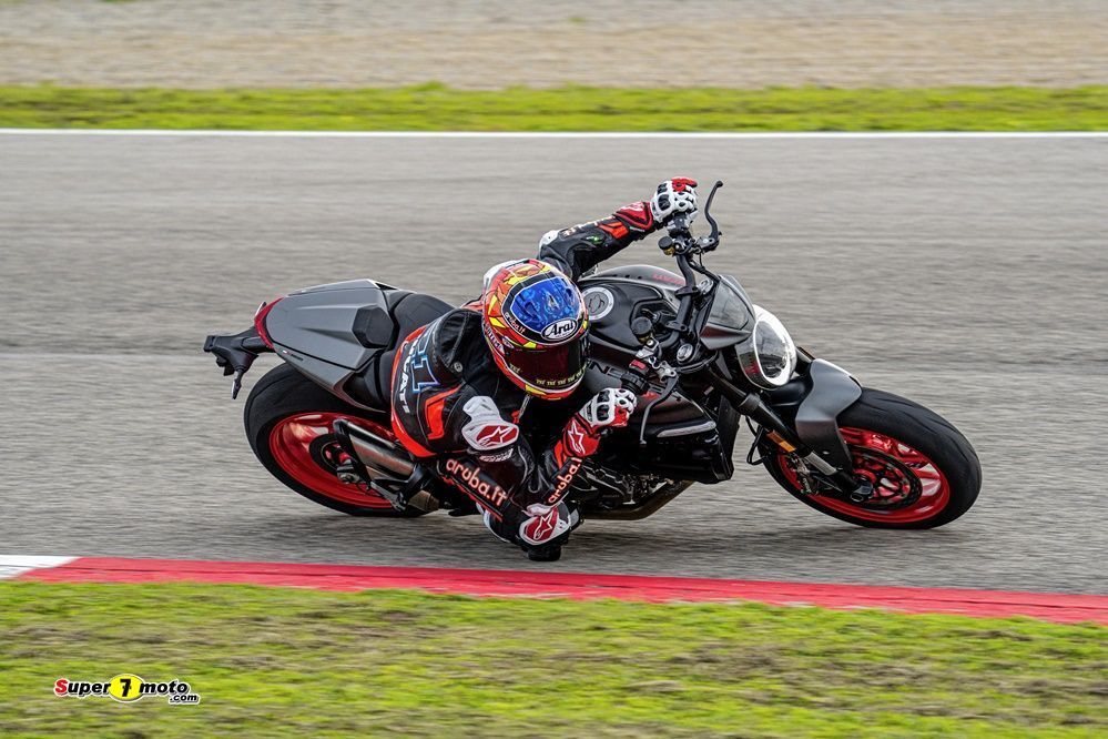 Ducati Monster 2021 8