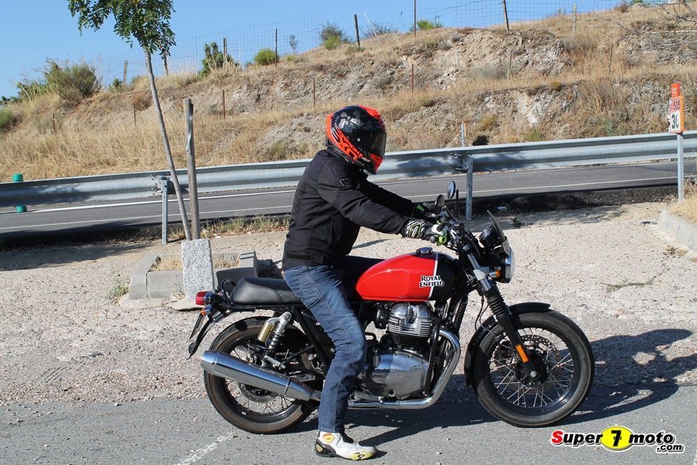 Royal Enfield Interceptor 40
