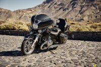 P90430954_highRes_the-new-bmw-r-18-tra