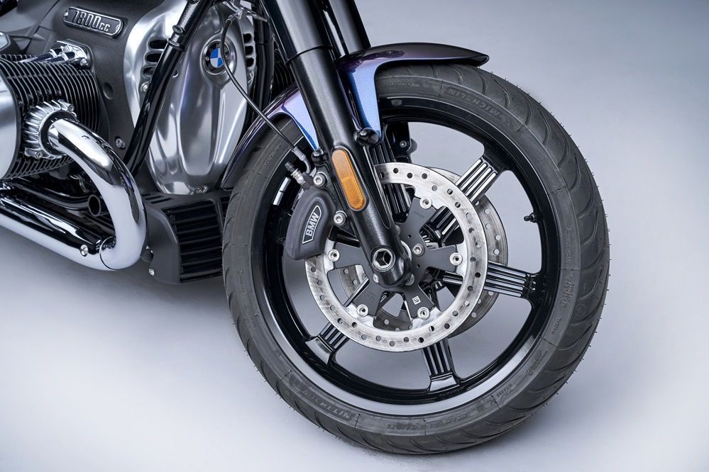 BMW R18 Super7moto 12