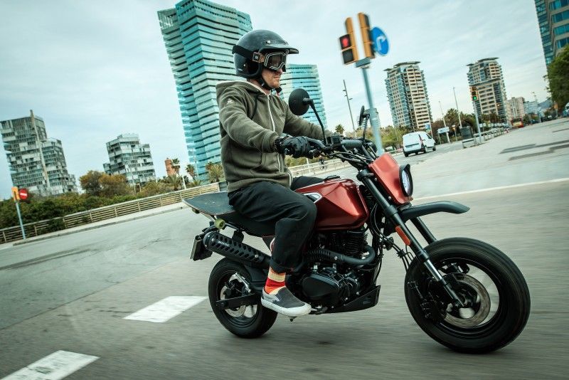 02. Brixton Crossfire 125 XS 