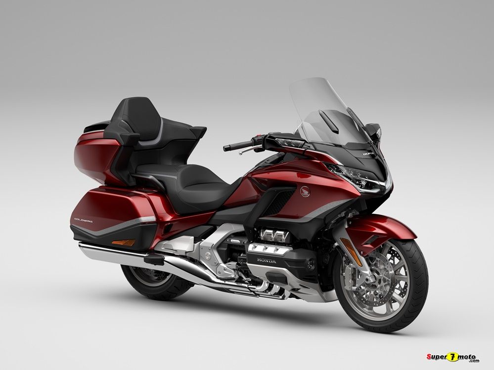 324764 21YM HONDA GL1800 GOLD WING TOUR