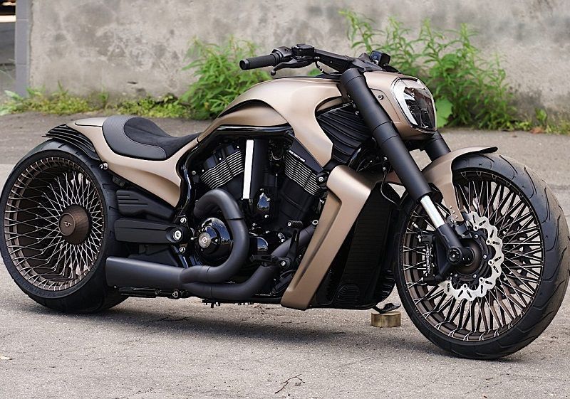 2014 harley davidson v rod uses special paint and wire wheels to stand out 164571 1 1