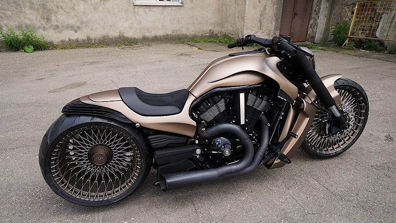 2014 harley davidson v rod uses special paint and wire wheels to stand out 1