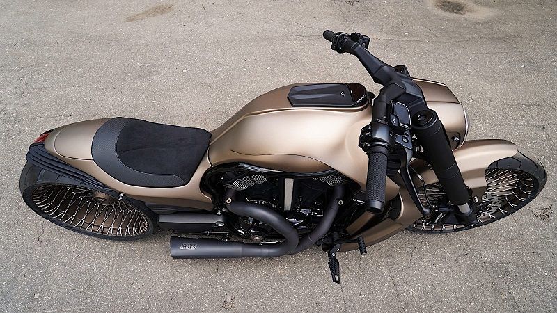 2014 harley davidson v rod uses special paint and wire wheels to stand out 4