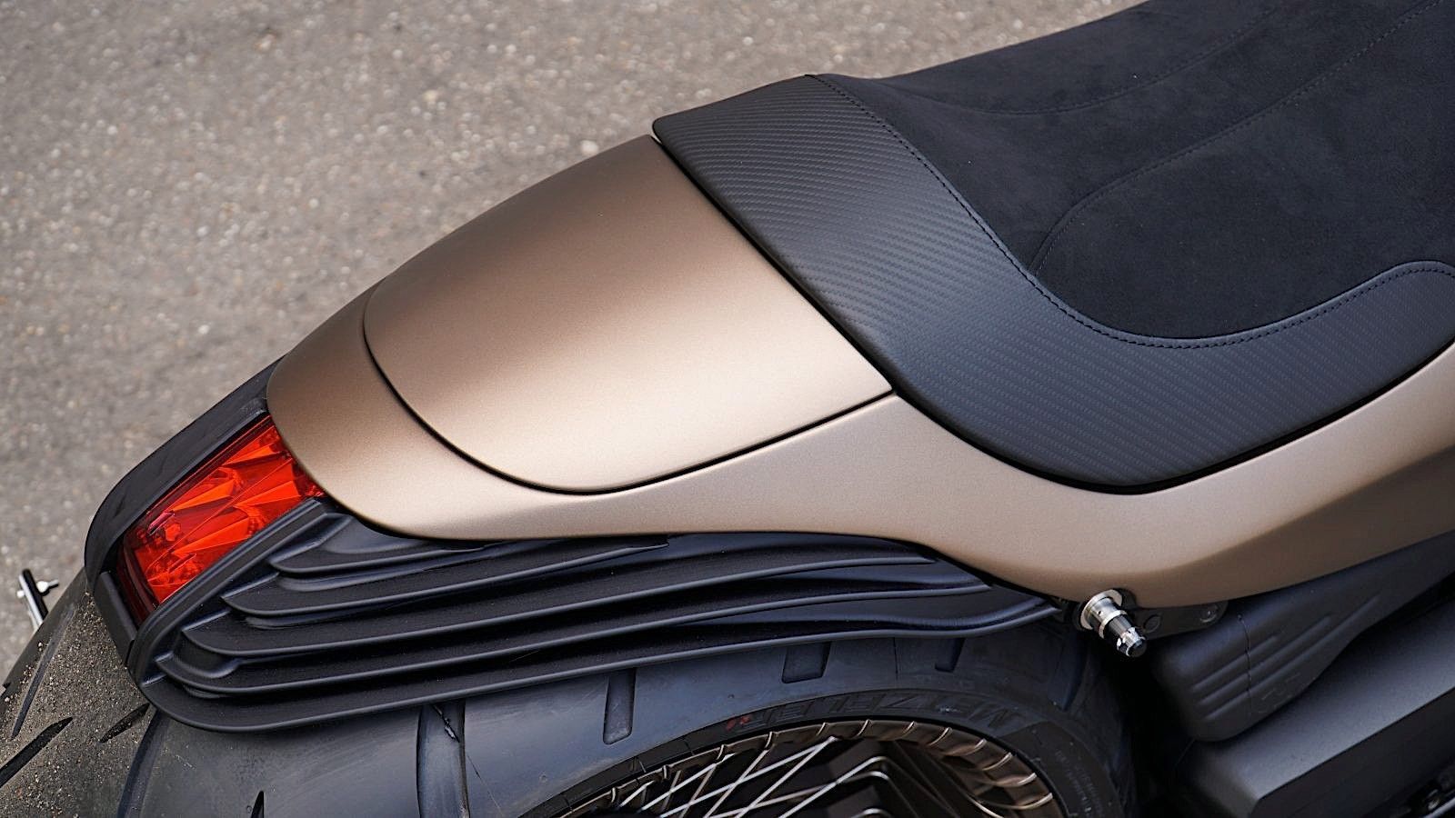2014 harley davidson v rod uses special paint and wire wheels to stand out 9
