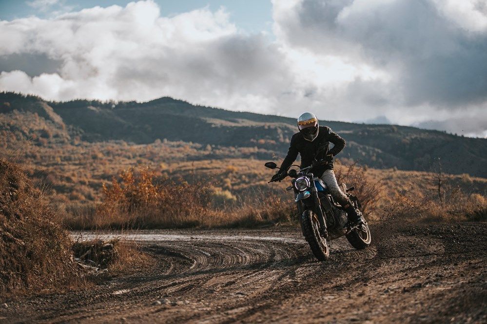 MY21 DUCATI SCRAMBLER DESERT SLED AMBIENCE 9 UC209562 High