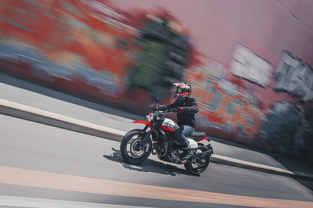 MY22 DucatiScrambler UrbanMotard 034 UC341534 High