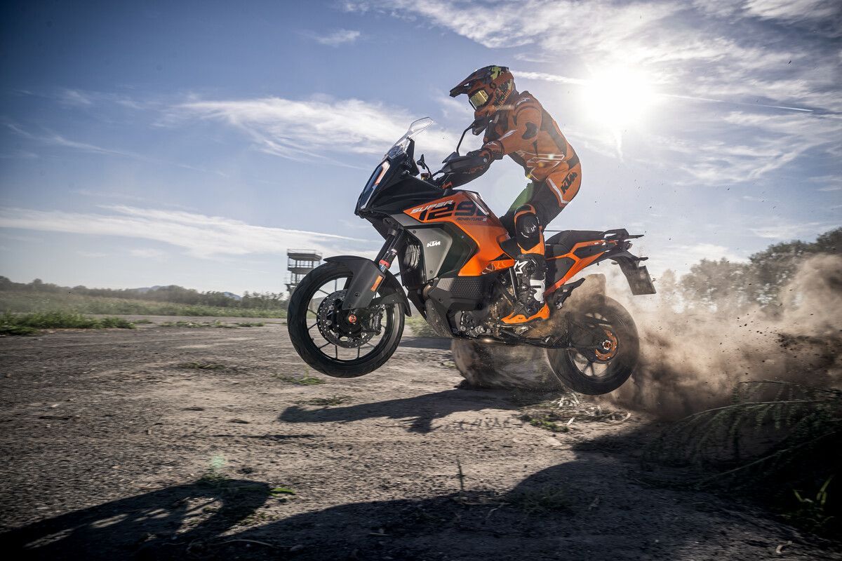 MY23 KTM 1290 SUPER ADVENTURE S action 6
