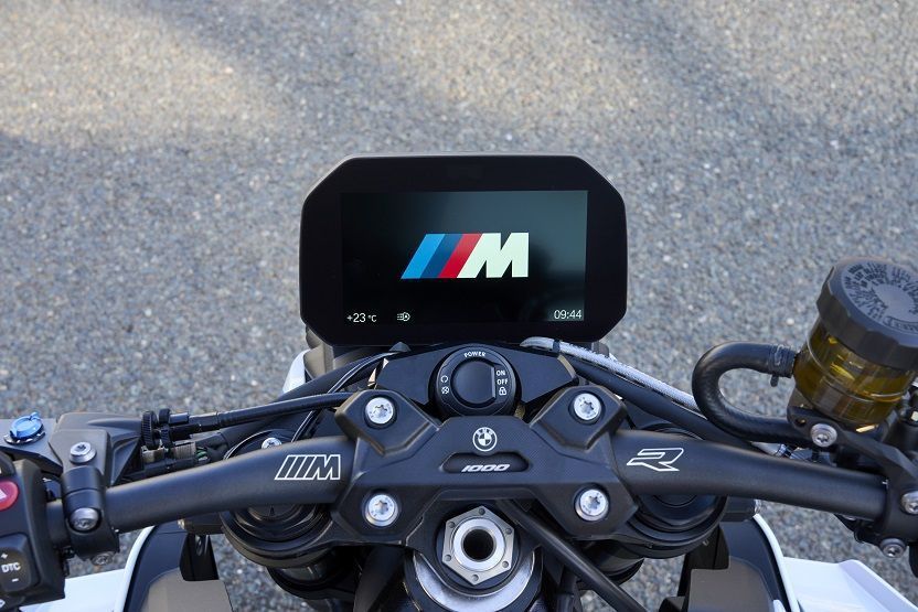 P90481319 highRes bmw m 1000 r 10 2022