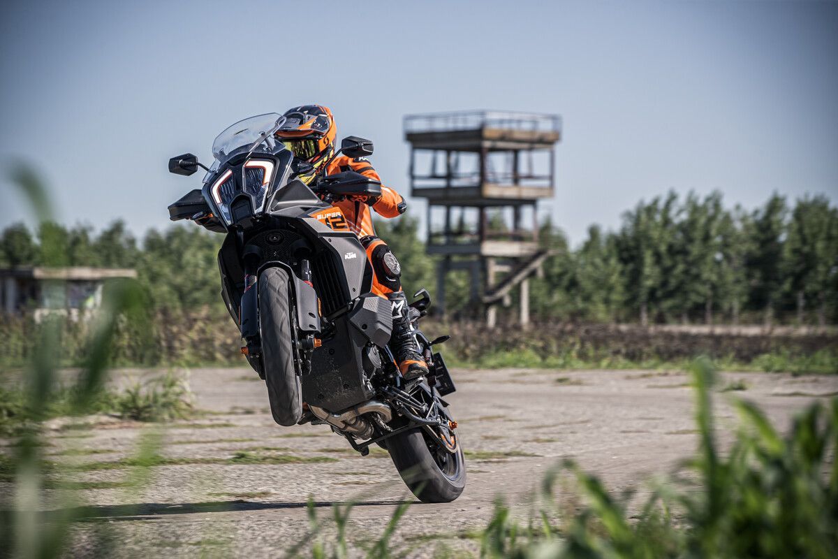 MY23 KTM 1290 SUPER ADVENTURE S action 4