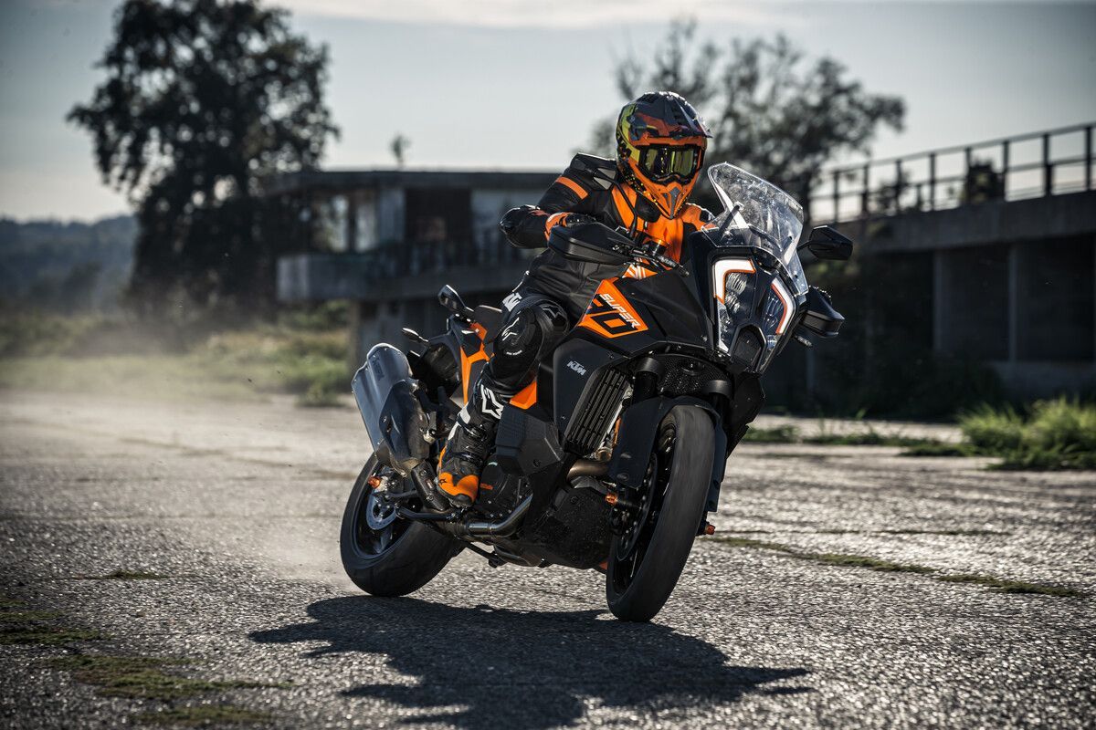 MY23 KTM 1290 SUPER ADVENTURE S action 7