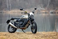 Brixton_Crossfire_XC1-Lifestyle_2022_38