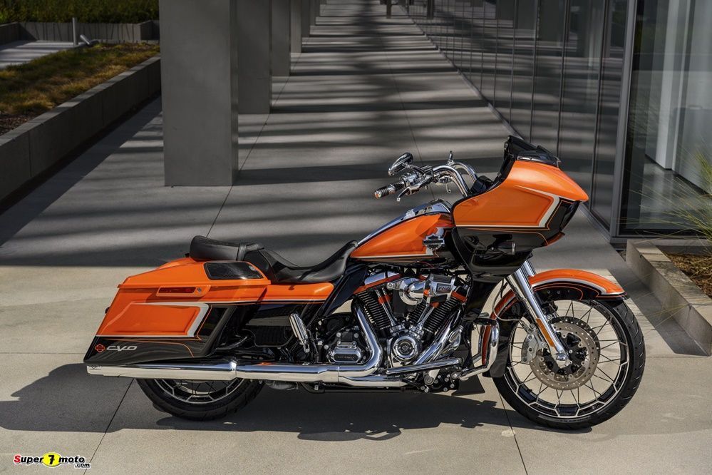 210249 my22 fltrxse cvo road glide beauty tr 0004.tif 1