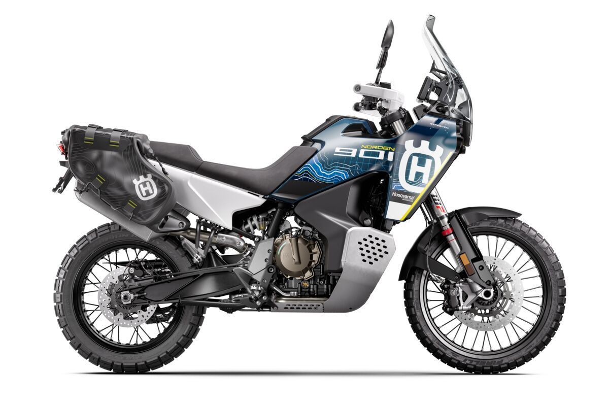 127139 MY23 HQV Norden 901 Expedition EU 90 Right