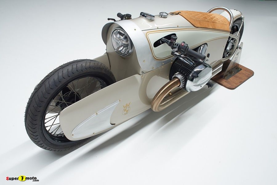 P90513759 lowRes bmw r 18 the crown 0