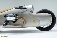 P90513767_lowRes_bmw-r-18-the-crown-0