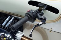 P90513768_lowRes_bmw-r-18-the-crown-0